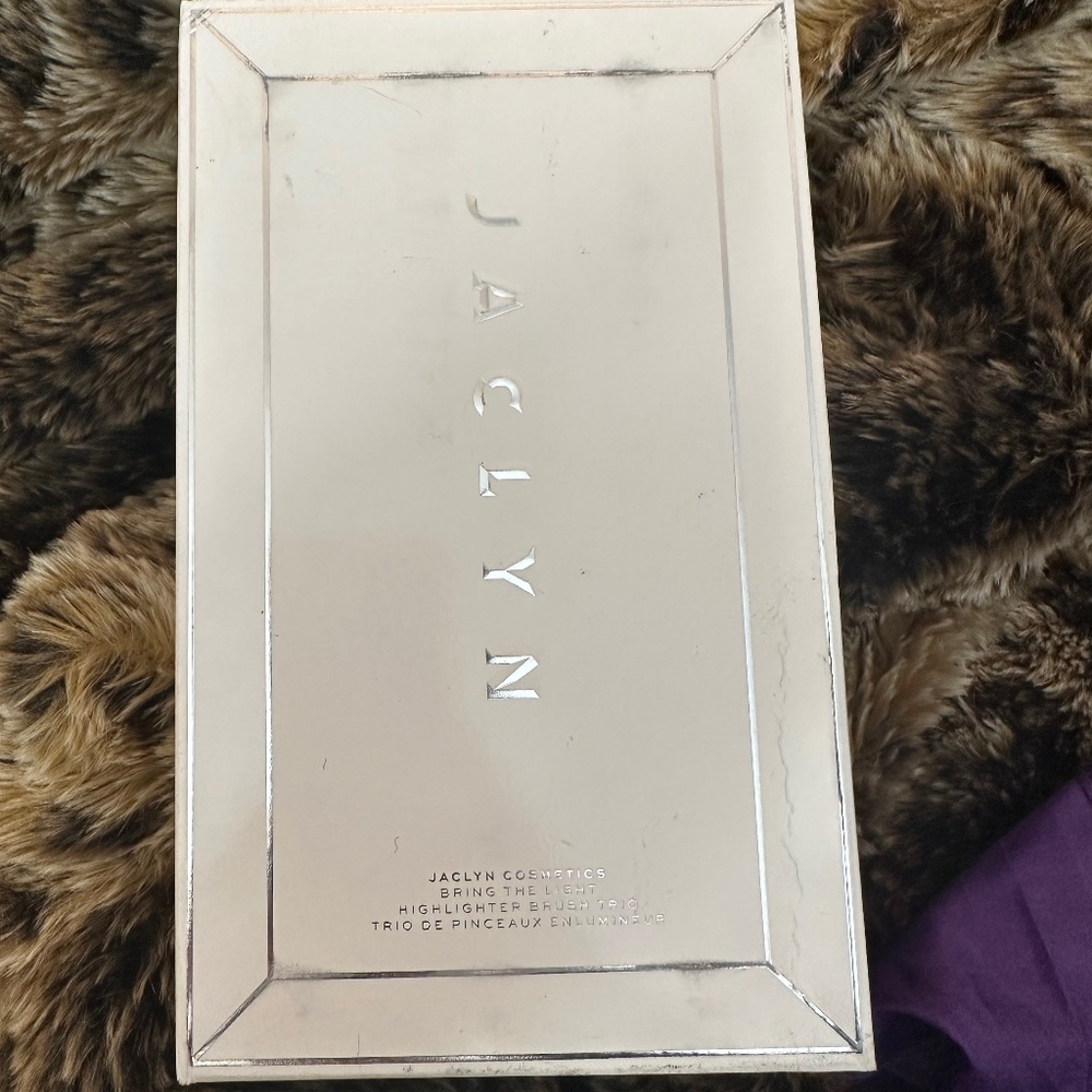 Jacklyn Bring The Light Highlighter Brush Trio